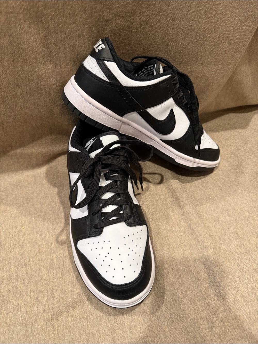Nike Women’s Black and White Low-Top Sneakers size 8.5.